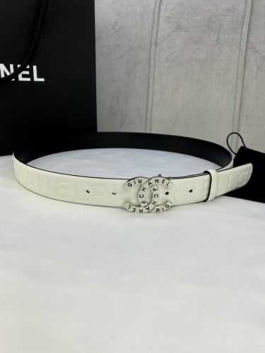 宽度3.0Cm Chanel 香奈儿 进口柔软小牛皮 金 银色花纹金属精品钢扣。
