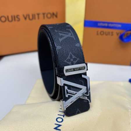 高端品质，实物拍摄 批 配全套包装 品牌：驴家最新款 扣头材质：精品实心钢扣 带身材质正面：40Mm宽度采用双面进口原版皮腰带 双面可用 。真空电镀五金扣头实物 - 点击图像关闭