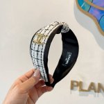 配包装 Chanel 香奈儿 最新款小香风宽边发箍，复古头箍，网红爆款推荐 搭配高端材质，超精致，时尚百搭。