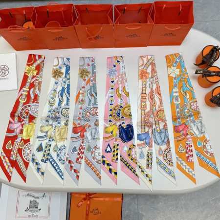 爱马仕Hermes “甜蜜的鞍具”Twilly小丝巾Twilly 小丝巾 100%桑蚕丝 重磅18姆米斜纹面料这款小巧的真丝配饰佩戴方式千变万化，可为您的日常造 - 点击图像关闭