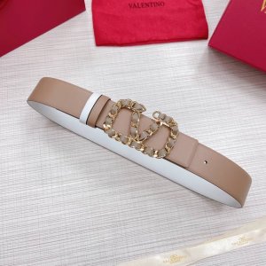 配送专柜全套包装 等级：专柜同步.原版包装.代购级别 材料：Valentino 此款采用进口原版皮搭配纯铜经典V字扣 多色可选 双面用设计 时尚潮流 专柜宽度：