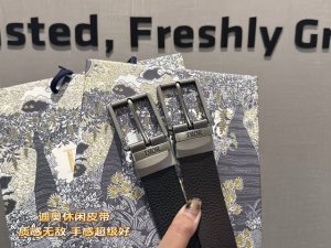 迪奥最新款扣头层牛皮荔枝纹花纹设计 火爆全网 好货上手就知超级时尚款式。让你走到哪里都是焦点 。设计独特，穿戴更舒适大气，品质非常好，高端客户入手。宽度3.5C