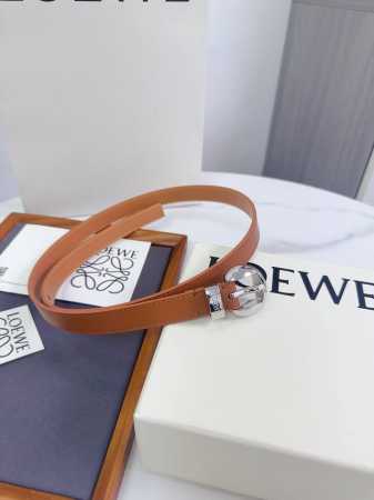 特 Loewe 罗意威专柜最新同款腰带 选用光滑牛皮革窄款腰带 配有Anagram Pebble针扣 卓越的工艺 个性的造型 精美的材质 宽:2.0Cm - 点击图像关闭