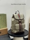 尺寸29.39Cm 酷奇Retro男款 旅行双肩包 Gucci 其实我觉得双肩包对于男生很实用，可以放电脑、放相机，去健身都可以。又找出了之前用的方巾，直接对折