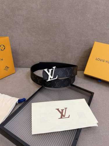 路易威登 Lv 全套包装 40Mm宽度 正品一体铸造五金钢扣，原厂皮料 双面原厂定制面料，可双面使用！区别市场货