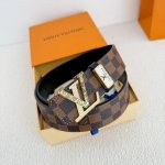 品名： Lv..路易..威登腰带皮带原单 型号：挂扣，经典纯钢材质镶钻挂扣，头层牛皮，图片实物拍摄 材料：头层牛皮，挂扣系列，纯钢材质扣头，钯镀电镀工艺永不掉色
