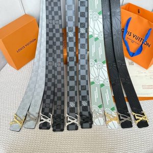 寬度：40Mm Lv Pyrmide Truck L Oeii雙面腰帶 驢家 海外原單代特供 面為進口小牛皮壓飾有最新品牌圖案logo效果工藝 原廠配色柔軟小牛