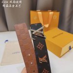 同步 Lv路易男士 宽度4.0 Cm 简单大方 Ab面搭配 双面使用 佩戴效果非常不错 送礼自用最佳推荐