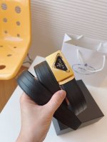 特 普拉达，私人订制平滑自动扣系列原版皮搭配钢扣五金，皮带易穿戴；抽拉式既可调到自己合适的尺寸。宽度35Mm 穿搭属于自己得风格