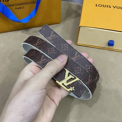 寬：20Mm 驢家新品 Ss22特別限定女士腰帶 寬度2Cm 訂製經典料襯托柔軟小牛皮底 全新開模標誌性搭扣 多色選