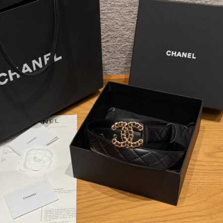 香家新款女士腰带 经典金属双C字母标志，采用菱格羊皮，羊皮质感超柔软，五金扣头做工非常好，显示腰型，巨百搭，搭配裙子 风衣 牛仔裤都很奈斯. 宽度30Mm - 点击图像关闭