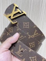 特 4.0Mm当季新款 一面一面帆布印格，一面小牛压花，搭配精品扣头做工精细，质量保证。