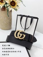 特 P180 古奇 原单货 宽度3.7Cm 双面进口全粒面柔软荔纹小牛皮，黑色搭配咖啡，皮料非常柔软，全粒面皮料越用皮面越发光亮，性价比十足。 扣头：纯铜旋转扣