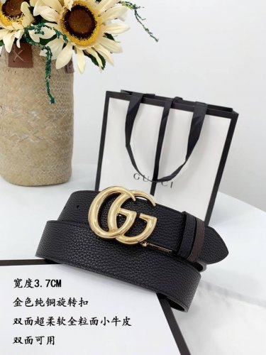 特 P180 古奇 原单货 宽度3.7Cm 双面进口全粒面柔软荔纹小牛皮，黑色搭配咖啡，皮料非常柔软，全粒面皮料越用皮面越发光亮，性价比十足。 扣头：纯铜旋转扣