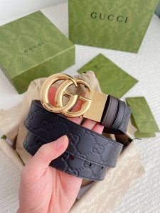 配全套包装礼盒 Gucci3.7专柜同款小牛皮压花. 双面使用配旋转扣. 一侧为Gucci Signature皮革 反面一侧为单色皮革.专柜品质 DDD