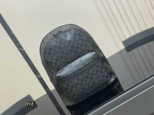 Size：33.39Cm 蔻驰男士双肩包 台湾进口牛皮 超高清五金Logo标志、 专用里内里 直男必备款。 这个必须种草！！