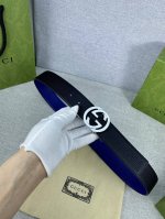 宽度4.0Cm Gucci 互扣式双G带旋转扣，源自品牌现代风格典藏设计，经过重新诠释而别具新意。呈现于纤细的进口两面用腰带之上。