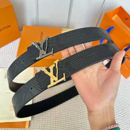 寬度：40Mm Lv Pyrmide Truck L Oeii雙面腰帶 驢家 海外原單代特供 面為進口小牛皮壓飾有最新品牌圖案logo效果工藝 原廠配色柔軟小牛 - 点击图像关闭