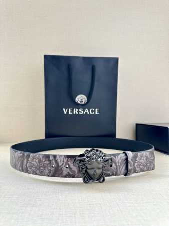 特 宽度3.8Cm Versace 皮带，配有立体La Medusa双面搭扣，一面饰有Barroco印花。 La Medusa搭扣 腰带环 底面料：100%牛皮 - 点击图像关闭