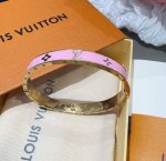 Louis Vuitton官网热款Monogram Lv手镯 Lv珐琅滴胶手环 顶级太钢材质 真空电镀性价比超高 满屏的高级感 单戴混搭风格都很高级