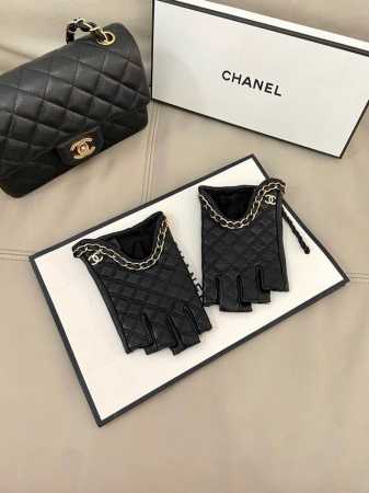 香奈儿新款女士半指手套 羊皮 链条 皮质超薄柔软舒适 特显手型 质感超群 码数 ：L - 点击图像关闭