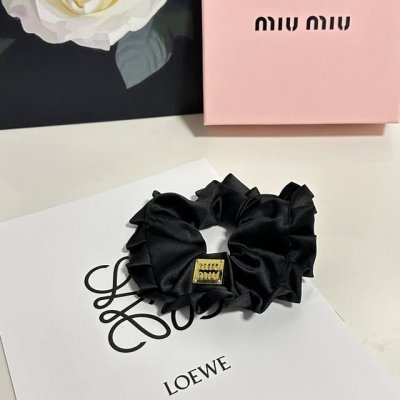 特 单个 配全套包装 Miumiu 缪缪 爆款真丝发圈，专柜款出货 一看就特别高档 超级百搭 必须自留
