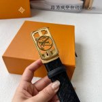 特 品牌： 路易威登 新款进口小牛皮，手感细腻柔软。搭配纯钢自动精品钢扣，男士必备！宽度：3.5Cm