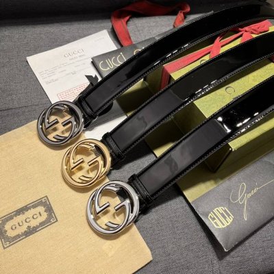 特 古奇 宽4.0Cm 新款 典藏细节与现代元素为gucci新推系列增添吸睛亮点。巧妙融入经典字母交织造型配件，以此致敬品牌创始人guccio Gucci先生。