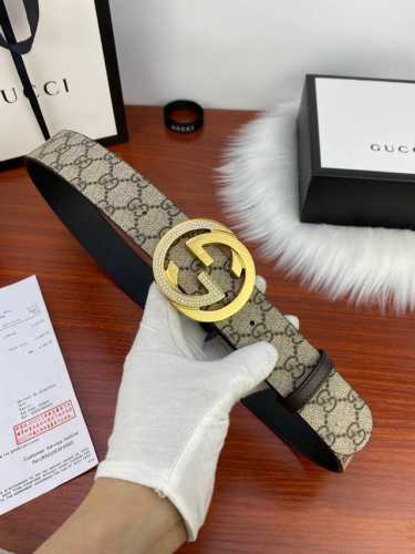 宽度3.8Cm Gucci 經典款G家花面带身 頭層皮底；搭配原單镶钻鋼扣 採用精挑細選進口頂級牛皮，手感柔軟細膩！做工精緻 商務既有時尚的男士 女士腰帶