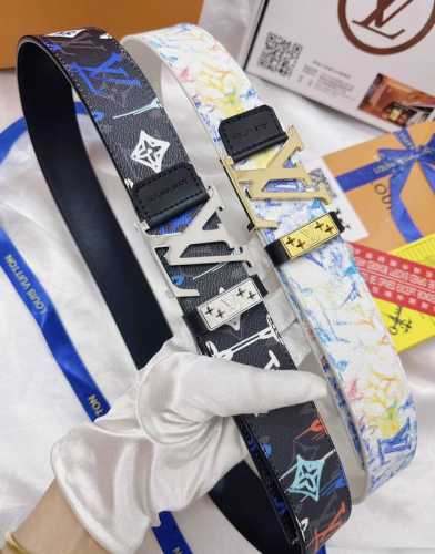皮带：LV..路易..威登顶级复刻. 腰带：原单品质百分百头层牛皮，保证真皮。复古雕花设计.真空电镀.永不掉色.24K纯钢扣涂鸦彩绘图案艺术双面可用专柜同等质量
