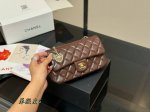 无盒 香奈儿Chanel 爱心珍珠双C包挂件 真的美到心坎上啦[萌萌哒R] 好有辨识度啊一整个方胖子显得更耐看啦[哇R] 尺寸:20.12Cm