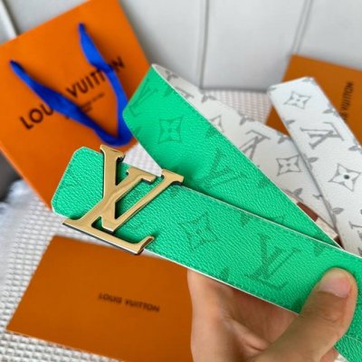 特P160 寬40Mm 同步新款 40毫米 雙面腰帶採用春夏前系列經典色彩 ！搭配雙層雙色字母搭扣 營造3D效果 外形時尚.正裝和便裝皆可搭配！ 雙面可用