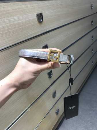 配送专柜包装 打孔针 特批宽20 Mm，原单进口双面头层牛皮，搭配原单钌钯电镀F扣，支持Nfc 手感.油边近乎完美，原产皮料定制，质感无可挑剔，出众的细节，高清 - 点击图像关闭