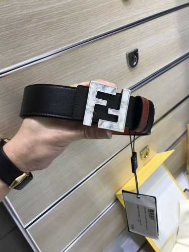 特P210 配送专柜包装 打孔针 新款 Fd 宽38Mm 支持Nfc 芯片扫描，标志造型宽皮带，原版立体双层陶瓷铆钉扣，双面进口原版牛皮配制制成，镀金表面金属制