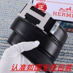 品名：爱马仕...原单 材料：百分百头层牛皮，保证真皮。24K纯钢扣双面可用专柜同等质量， 送人自用首选 包装： 请认准如图专柜包装，赠送打孔器，银联发票，宽度