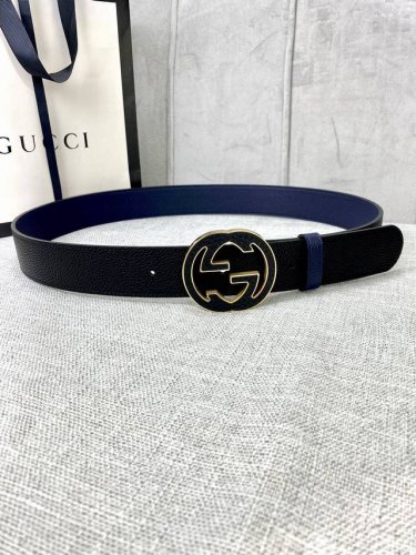 宽度3.8Cm Gucci Gg Marmont系列每一季都会推陈出新，为灵感源于70年代的标志性原版gg6.0Cm钢扣配件注入现代精髓。这款双色头层牛皮腰带
