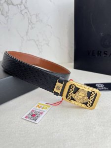 品名：Versace.范思哲原单腰带 皮带 型号：挂扣，经典人头纯钢材质扣头，头层牛皮，图片实物拍摄 材料：百分百头层牛皮，保证真皮。24K纯钢扣双面可用专柜同