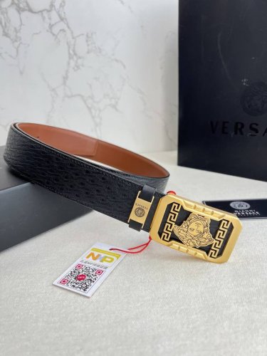 品名：Versace.范思哲原单腰带 皮带 型号：挂扣，经典人头纯钢材质扣头，头层牛皮，图片实物拍摄 材料：百分百头层牛皮，保证真皮。24K纯钢扣双面可用专柜同