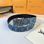 原版包裝 L0Uis Vuitt0N 專櫃最新升級版本 寬度40Mm 原廠定制牛仔帆布面壓刻有品牌圖案效果 進口柔軟小牛皮底 搭配新型字母搭扣 百搭易襯！