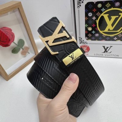 品名：Lv..路易..威登 材质：原单牛皮腰带 百分百头层牛皮腰带保证真皮，24K纯钢扣，专柜原单品质、做工精细，时尚大牌，送人自用首选 包装： 请认准如图专柜