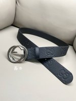 古驰.Gucci 全套包装 4.0Cm Gg 2024新款supreme帆布是品牌的一款代表性面料，其灵感源自30年代的典藏设计。互扣式双g以钯金色调配件亮眼呈
