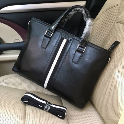 品牌名称 ：巴利新款 产品规格 ：41- 21-8 产品材质 ：原版头层牛皮+专用里布 产品详情 ：黑色 顶级做工 产品型号 ：13622-3