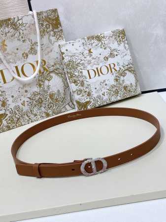 特 Dior Montaigne 腰帯 20毫米黑色光滑牛皮革和粉色渐变仿水晶 、双面头层小牛皮 码数75-100欧 - 点击图像关闭