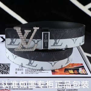 品名：Lv..路易..威登原单 DDD 型号：认准如图专柜包装，赠送打孔器 DDD 材料：百分百头层牛皮，保证真皮。专柜同等质量， 送人自用首选 DDD 包装：
