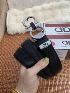 品名：菲拉格幕 原单皮带 材质：原单牛皮腰带 百分百头层牛皮腰带保证真皮，24K纯钢扣，专柜原单品质、做工精细，时尚大牌，送人自用首选 包装： 请认准如图专柜包