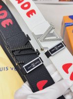 皮带：Lv..路易..顶级原单复刻- 腰带：百分百进口原厂头层牛皮，保证真皮。双层铆钉设计24K纯钢扣涂鸦彩绘图案艺术双面可用专柜同等质量， 送人自用首选 包装