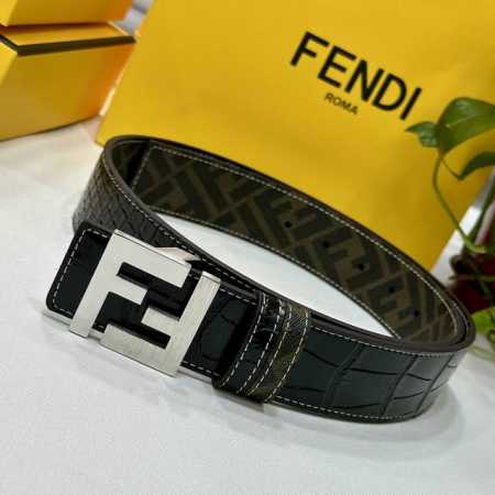 特 Fendi芬迪专柜同款 宽4.0Cm 双环正反用腰带 Ff按钉搭扣 黑色Cuoio Romano皮革材质 反面面料带有烟草黄和黑色Ff图案 四方金属饰面 时 - 点击图像关闭