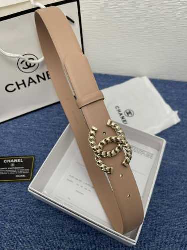 品牌 香奈儿女带 描述 双面原版皮可调节式皮带，小牛皮材质，配有钯金色和银色钢金属扣 牛皮材质 不锈钢 香奈儿扣 3.0厘米 意大利制造 腰带为意大利尺寸，请在