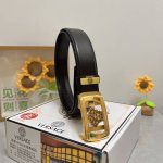 品名：Versace.范思哲 自动带 材质：原单牛皮腰带 百分百头层牛皮腰带保证真皮，24K纯钢扣，专柜原单品质、做工精细，时尚大牌，送人自用首选 包装： 请认