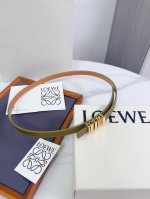 特 Loewe 罗意威专柜最新同款腰带 选用光滑牛皮革窄款腰带 配有Anagram Pebble针扣 卓越的工艺 个性的造型 精美的材质 宽 15Mm